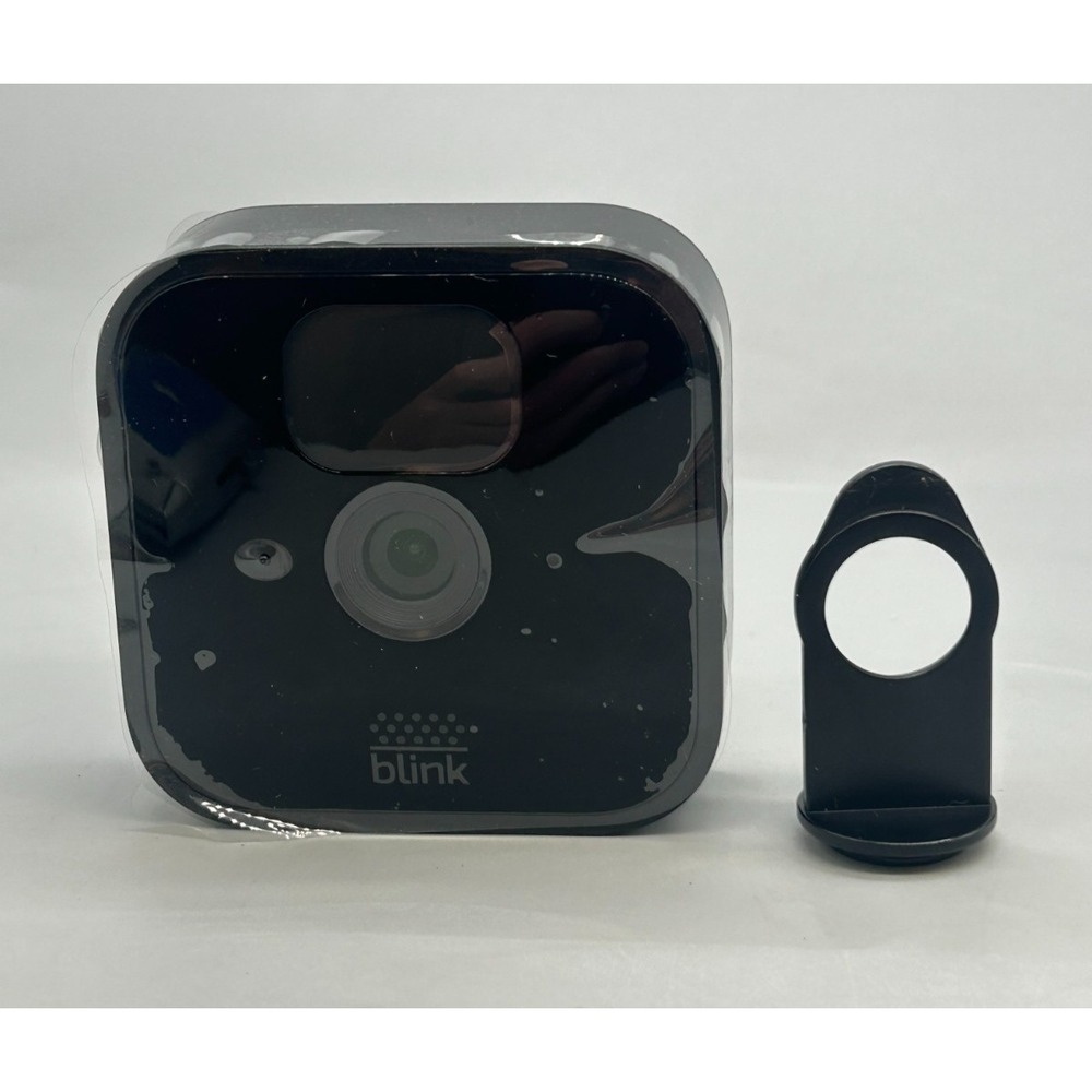 Blink Outdoor  (3rd Gen) Battery-Powered Wireless Security Camera (BCM00401U)